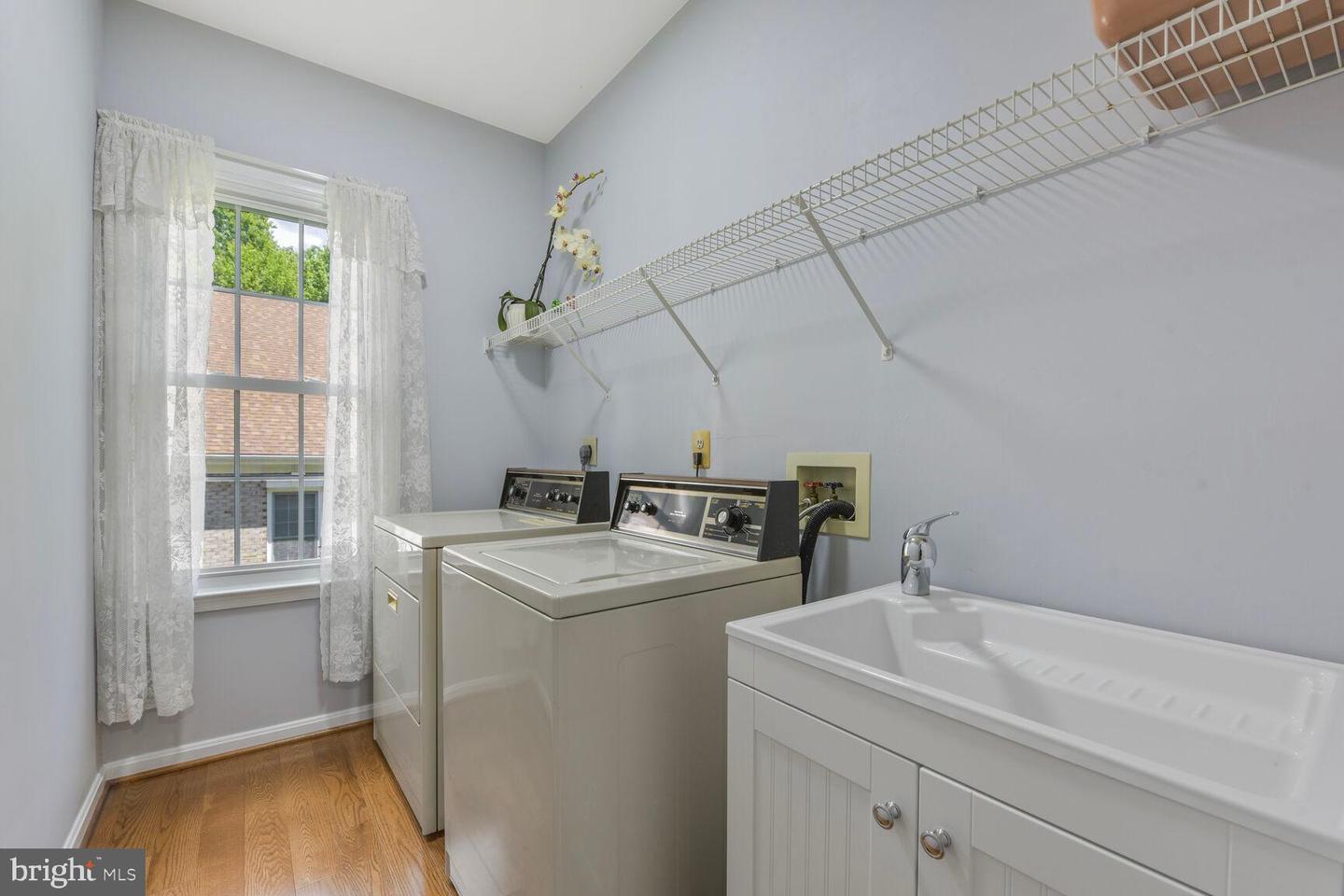 8102 CREEKVIEW DR, SPRINGFIELD, Virginia 22153, 4 Bedrooms Bedrooms, ,3 BathroomsBathrooms,Residential,For sale,8102 CREEKVIEW DR,VAFX2238576 MLS # VAFX2238576