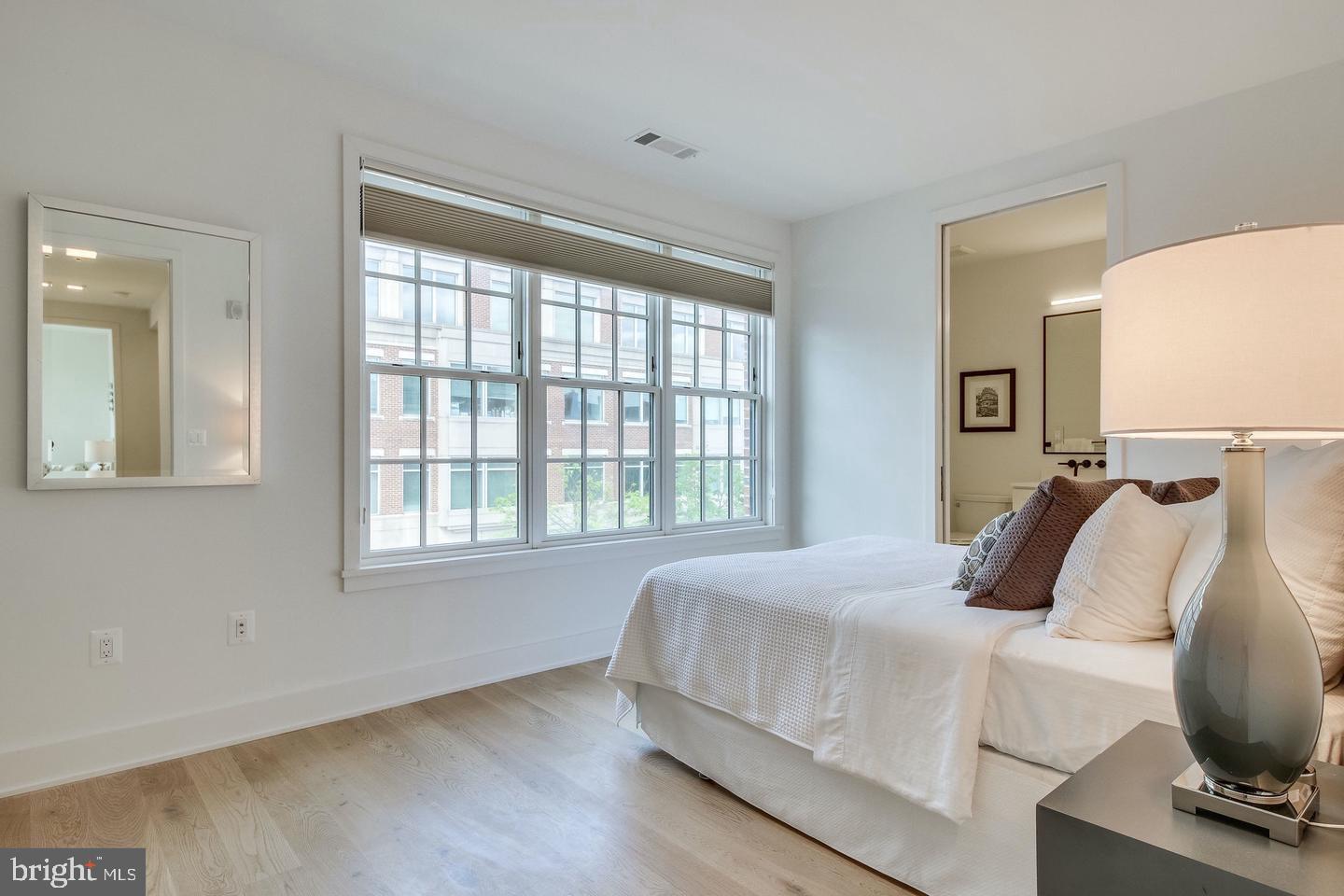 521 N WASHINGTON ST #201, ALEXANDRIA, Virginia 22314, 2 Bedrooms Bedrooms, ,2 BathroomsBathrooms,Residential,For sale,521 N WASHINGTON ST #201,VAAX2044950 MLS # VAAX2044950