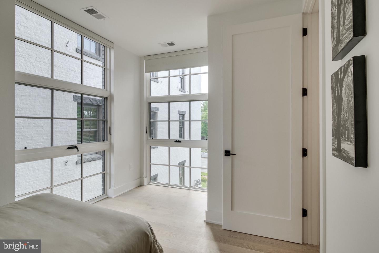 521 N WASHINGTON ST #201, ALEXANDRIA, Virginia 22314, 2 Bedrooms Bedrooms, ,2 BathroomsBathrooms,Residential,For sale,521 N WASHINGTON ST #201,VAAX2044950 MLS # VAAX2044950