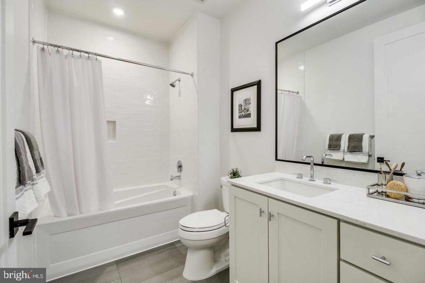 521 N WASHINGTON ST #201, ALEXANDRIA, Virginia 22314, 2 Bedrooms Bedrooms, ,2 BathroomsBathrooms,Residential,For sale,521 N WASHINGTON ST #201,VAAX2044950 MLS # VAAX2044950