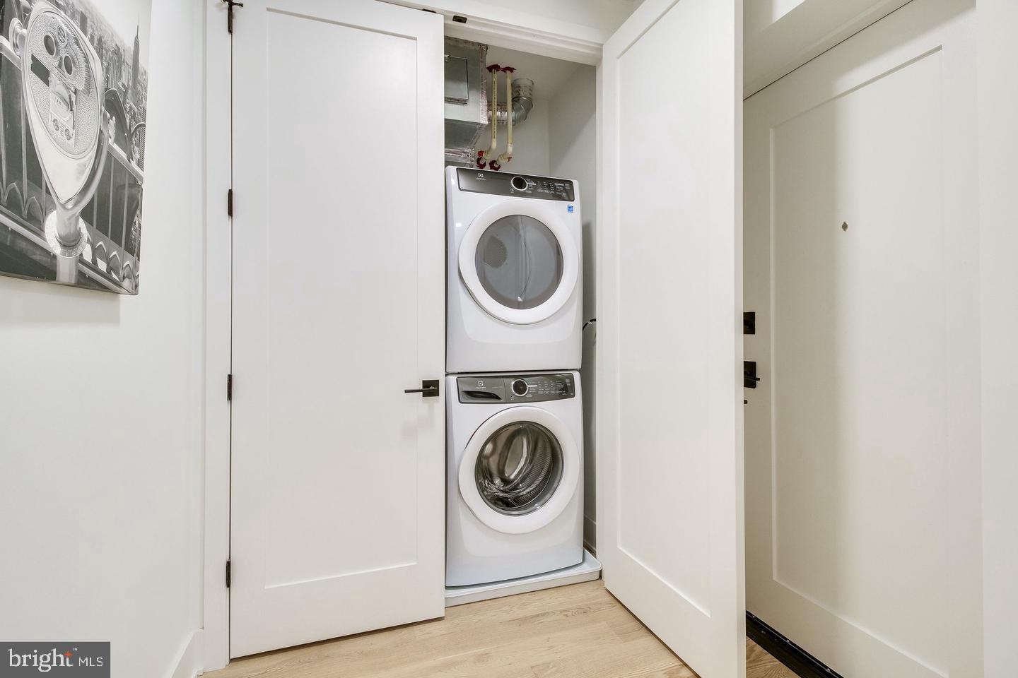 521 N WASHINGTON ST #201, ALEXANDRIA, Virginia 22314, 2 Bedrooms Bedrooms, ,2 BathroomsBathrooms,Residential,For sale,521 N WASHINGTON ST #201,VAAX2044950 MLS # VAAX2044950