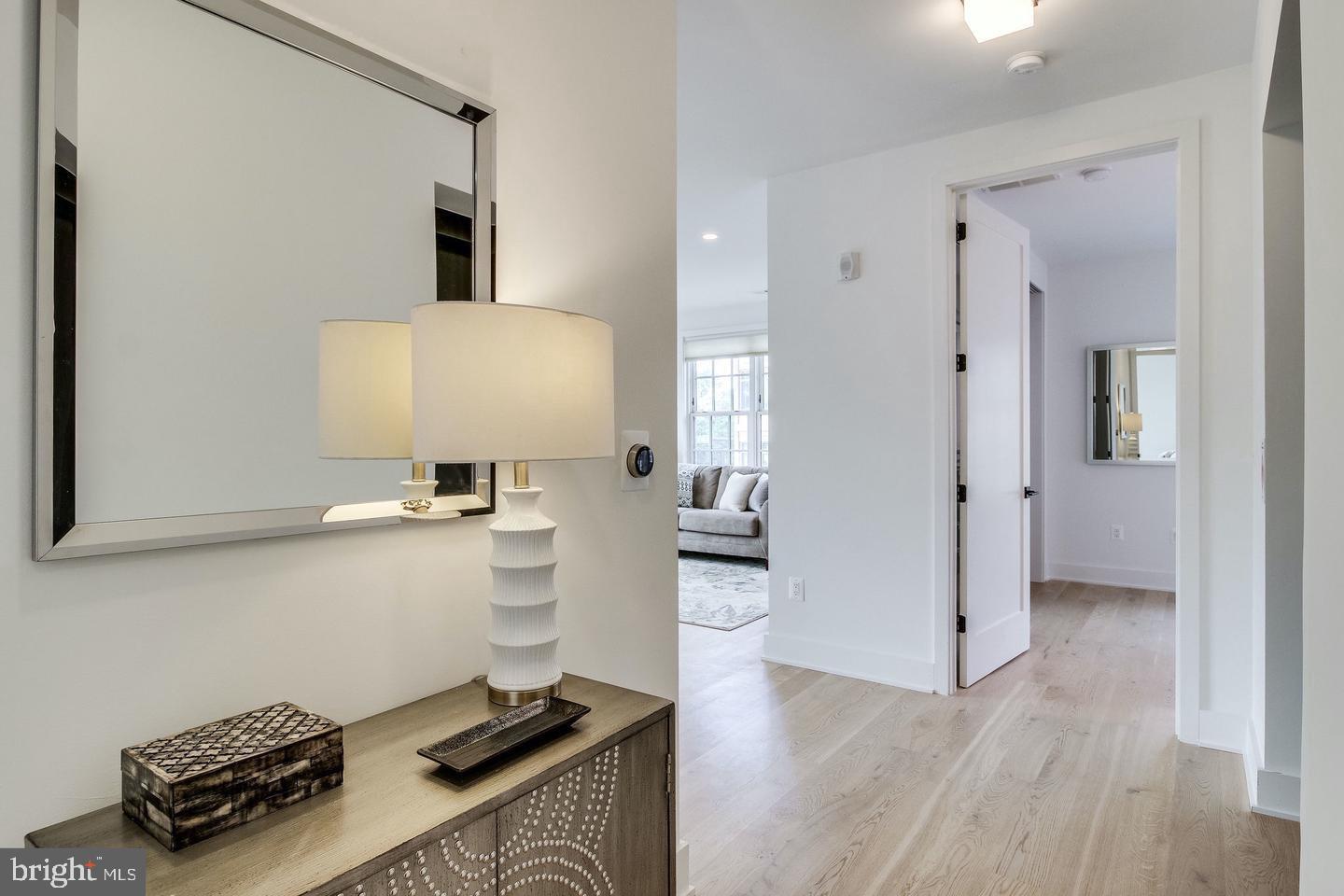 521 N WASHINGTON ST #201, ALEXANDRIA, Virginia 22314, 2 Bedrooms Bedrooms, ,2 BathroomsBathrooms,Residential,For sale,521 N WASHINGTON ST #201,VAAX2044950 MLS # VAAX2044950