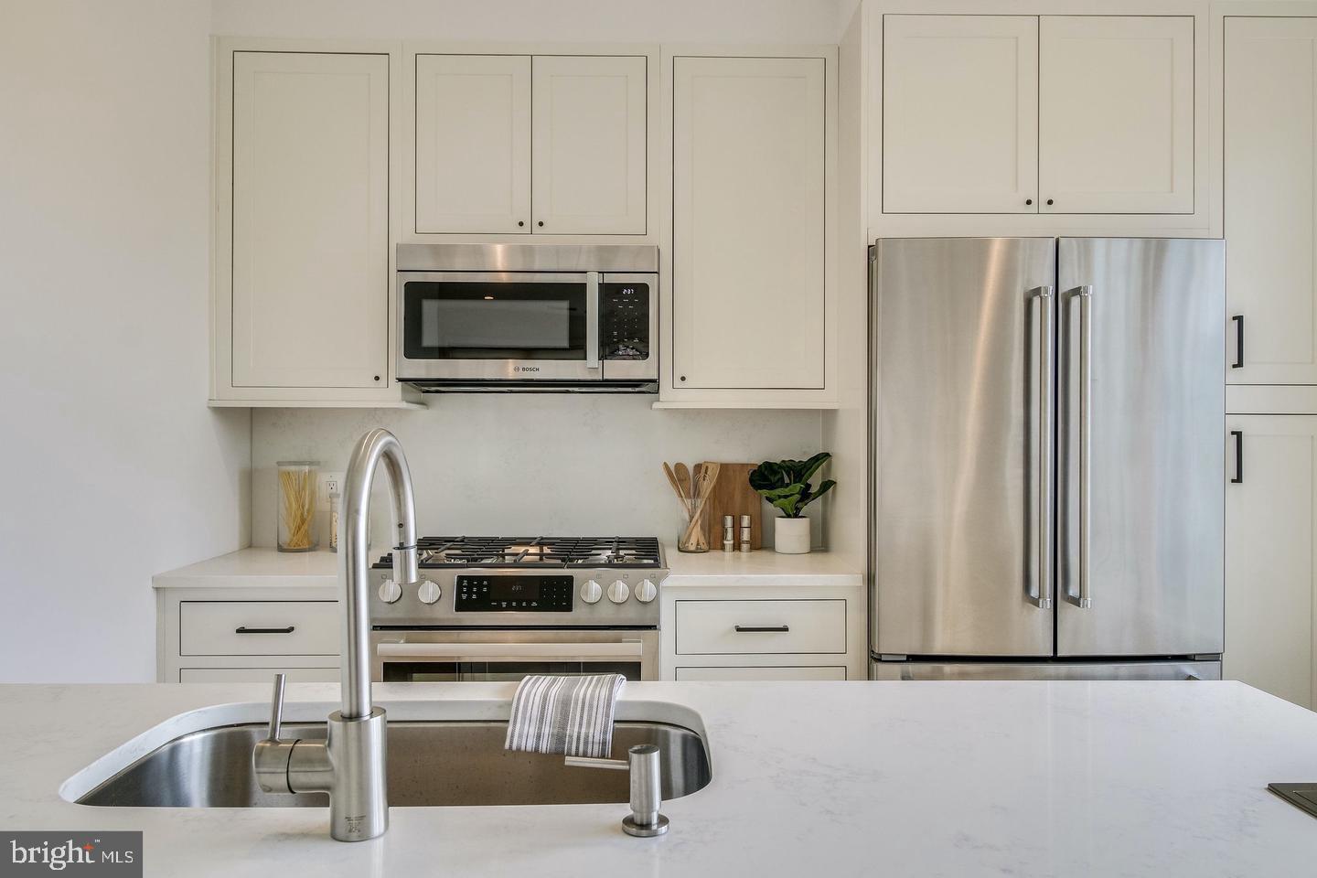 521 N WASHINGTON ST #201, ALEXANDRIA, Virginia 22314, 2 Bedrooms Bedrooms, ,2 BathroomsBathrooms,Residential,For sale,521 N WASHINGTON ST #201,VAAX2044950 MLS # VAAX2044950