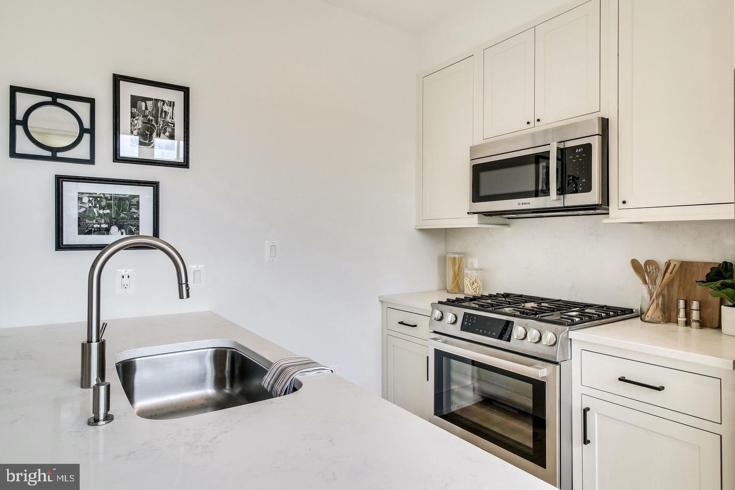 521 N WASHINGTON ST #201, ALEXANDRIA, Virginia 22314, 2 Bedrooms Bedrooms, ,2 BathroomsBathrooms,Residential,For sale,521 N WASHINGTON ST #201,VAAX2044950 MLS # VAAX2044950