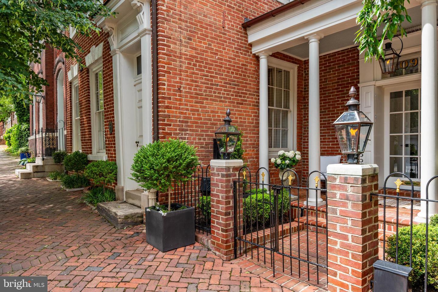 109 DUKE ST, ALEXANDRIA, Virginia 22314, 5 Bedrooms Bedrooms, ,3 BathroomsBathrooms,Residential,For sale,109 DUKE ST,VAAX2044914 MLS # VAAX2044914