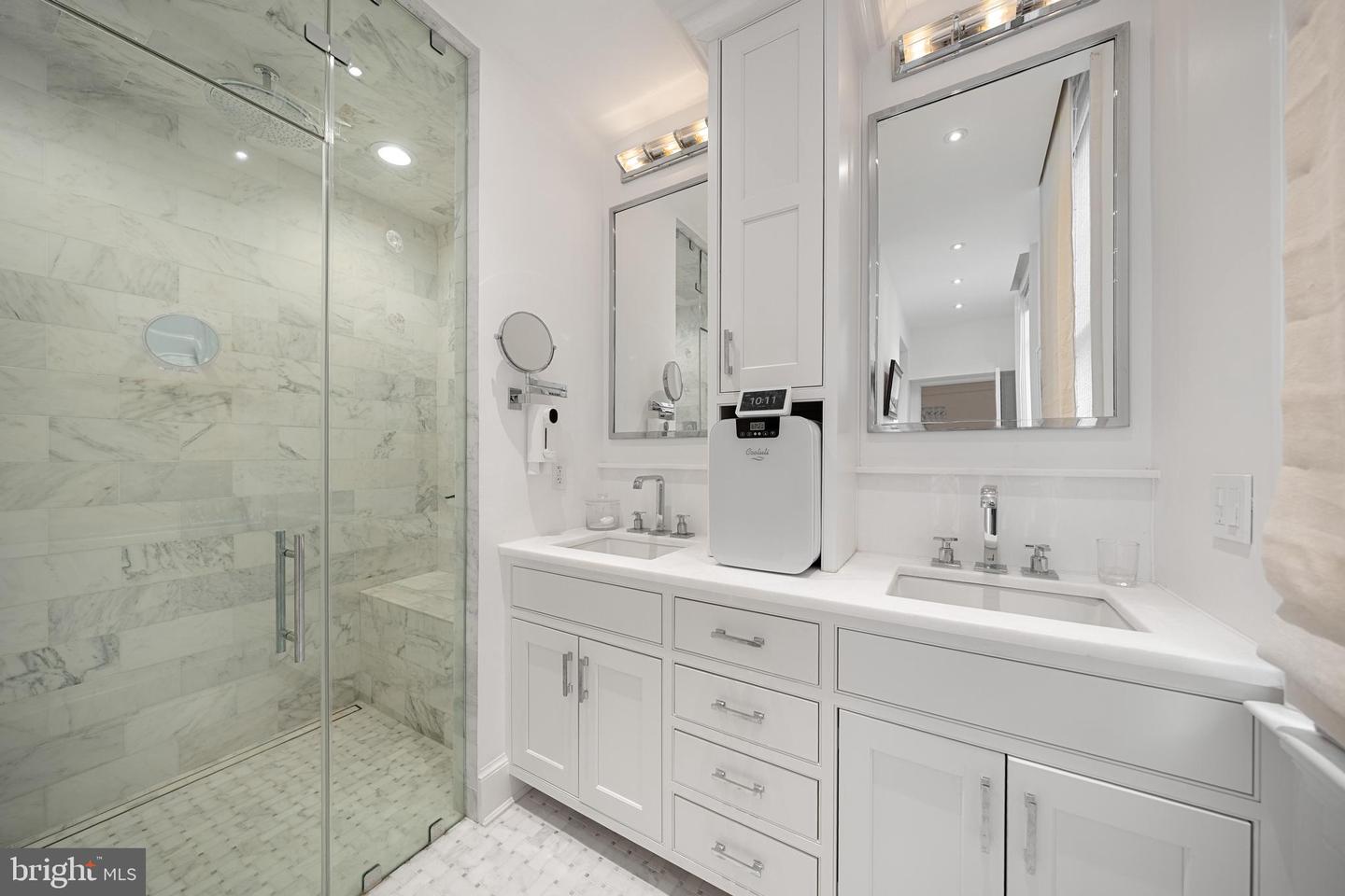 109 DUKE ST, ALEXANDRIA, Virginia 22314, 5 Bedrooms Bedrooms, ,3 BathroomsBathrooms,Residential,For sale,109 DUKE ST,VAAX2044914 MLS # VAAX2044914
