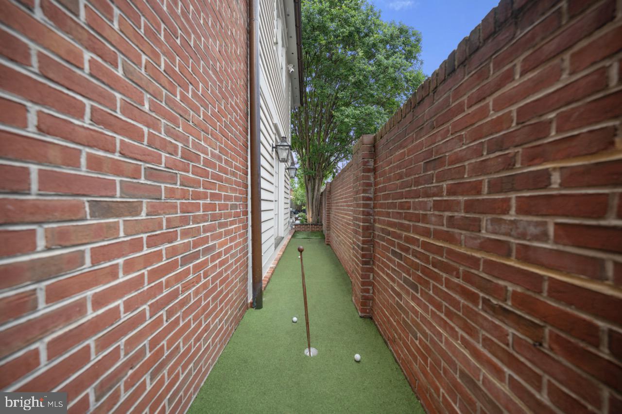 109 DUKE ST, ALEXANDRIA, Virginia 22314, 5 Bedrooms Bedrooms, ,3 BathroomsBathrooms,Residential,For sale,109 DUKE ST,VAAX2044914 MLS # VAAX2044914