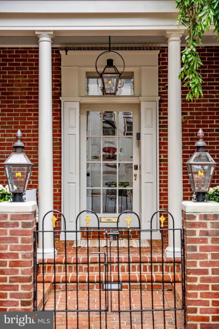 109 DUKE ST, ALEXANDRIA, Virginia 22314, 5 Bedrooms Bedrooms, ,3 BathroomsBathrooms,Residential,For sale,109 DUKE ST,VAAX2044914 MLS # VAAX2044914