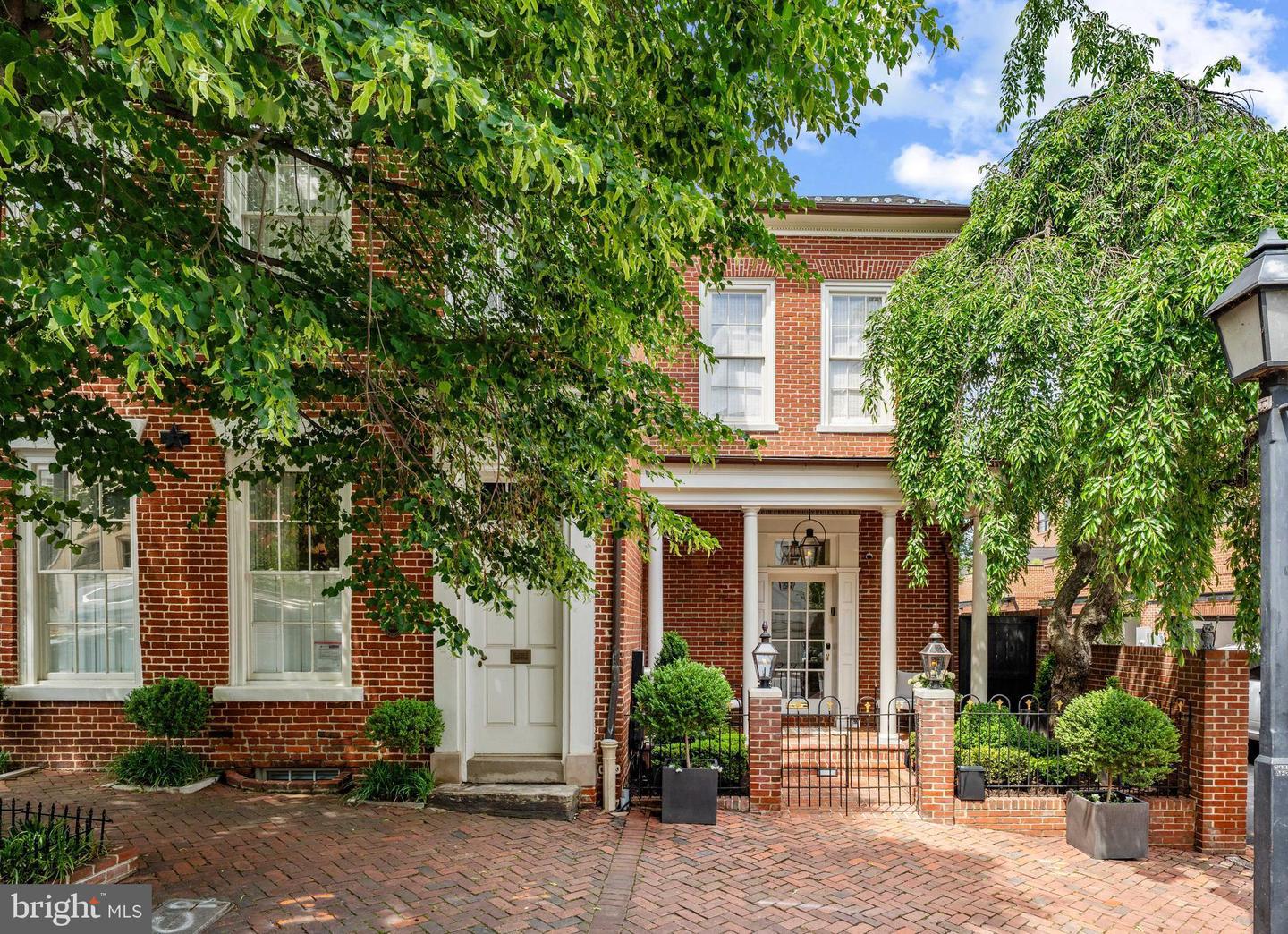 109 DUKE ST, ALEXANDRIA, Virginia 22314, 5 Bedrooms Bedrooms, ,3 BathroomsBathrooms,Residential,For sale,109 DUKE ST,VAAX2044914 MLS # VAAX2044914