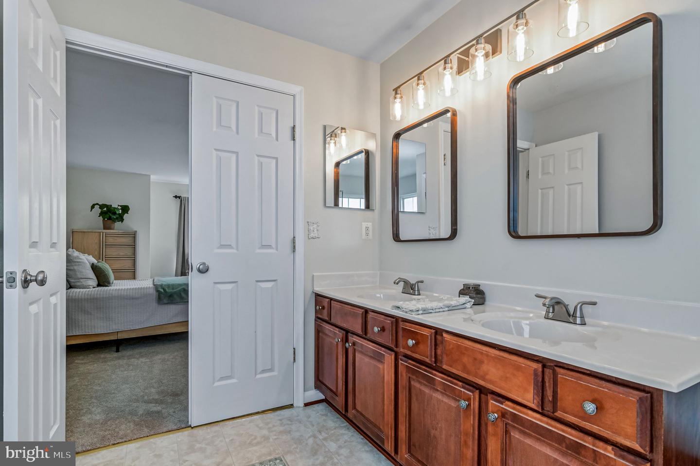 961 DEVONSHIRE CIR, PURCELLVILLE, Virginia 20132, 4 Bedrooms Bedrooms, ,3 BathroomsBathrooms,Residential,For sale,961 DEVONSHIRE CIR,VALO2095438 MLS # VALO2095438