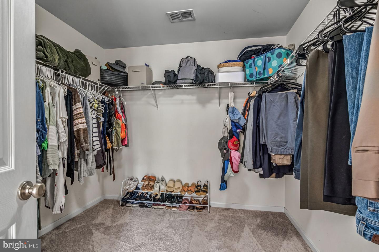 961 DEVONSHIRE CIR, PURCELLVILLE, Virginia 20132, 4 Bedrooms Bedrooms, ,3 BathroomsBathrooms,Residential,For sale,961 DEVONSHIRE CIR,VALO2095438 MLS # VALO2095438