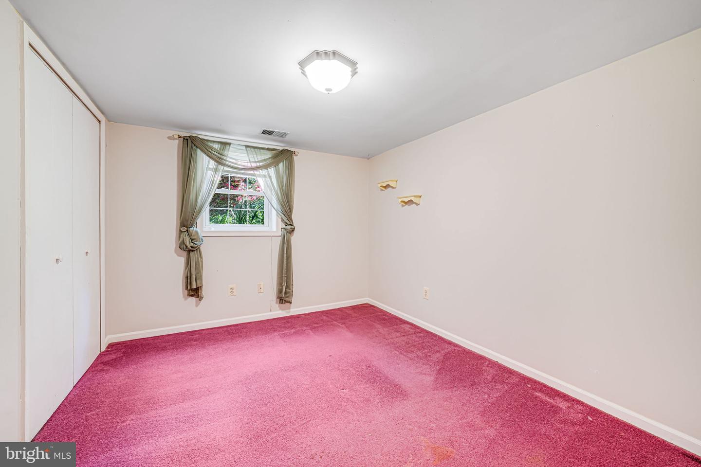 7131 MURRAY LN, ANNANDALE, Virginia 22003, 7 Bedrooms Bedrooms, ,3 BathroomsBathrooms,Residential,For sale,7131 MURRAY LN,VAFX2238414 MLS # VAFX2238414