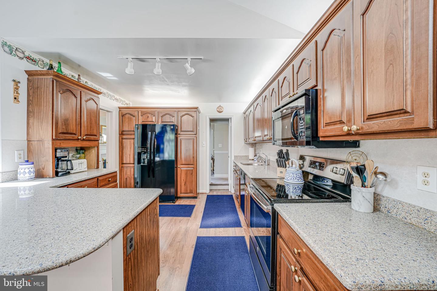 7131 MURRAY LN, ANNANDALE, Virginia 22003, 7 Bedrooms Bedrooms, ,3 BathroomsBathrooms,Residential,For sale,7131 MURRAY LN,VAFX2238414 MLS # VAFX2238414