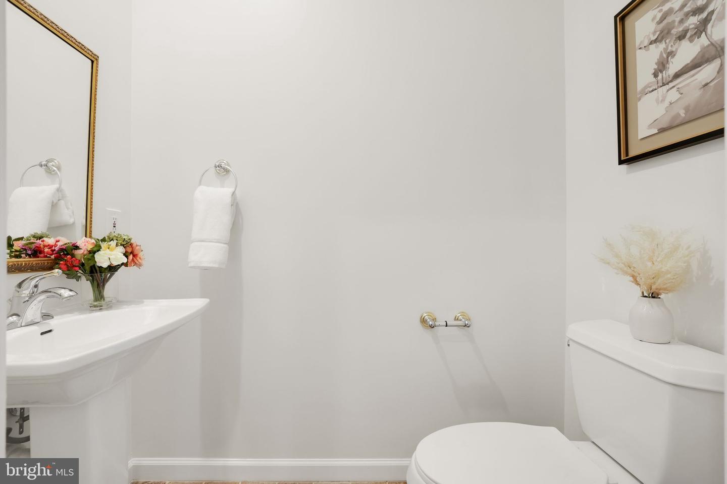 20962 MARTINGALE SQ, STERLING, Virginia 20165, 3 Bedrooms Bedrooms, ,2 BathroomsBathrooms,Residential,For sale,20962 MARTINGALE SQ,VALO2095470 MLS # VALO2095470
