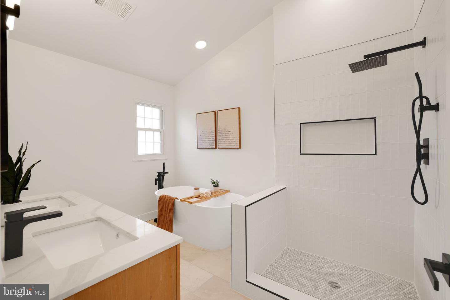 20962 MARTINGALE SQ, STERLING, Virginia 20165, 3 Bedrooms Bedrooms, ,2 BathroomsBathrooms,Residential,For sale,20962 MARTINGALE SQ,VALO2095470 MLS # VALO2095470