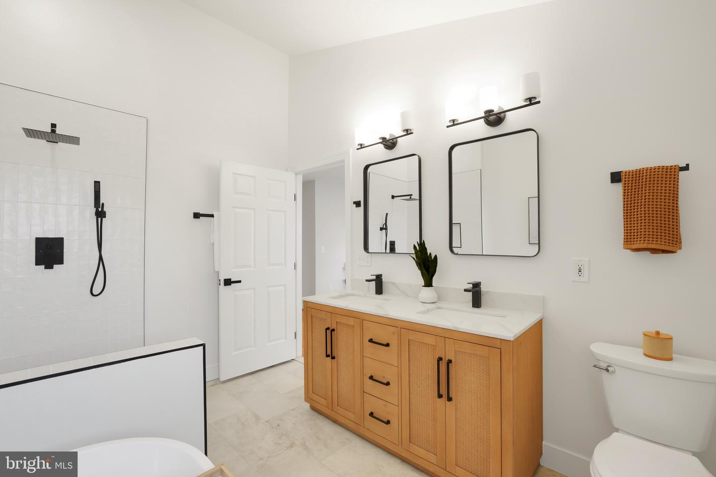 20962 MARTINGALE SQ, STERLING, Virginia 20165, 3 Bedrooms Bedrooms, ,2 BathroomsBathrooms,Residential,For sale,20962 MARTINGALE SQ,VALO2095470 MLS # VALO2095470