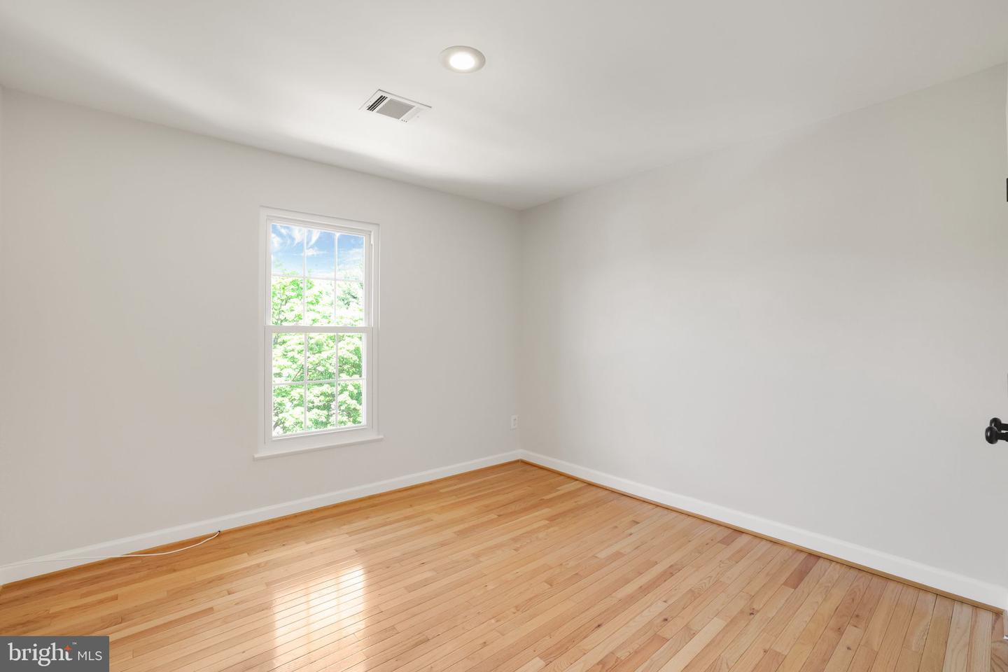 20962 MARTINGALE SQ, STERLING, Virginia 20165, 3 Bedrooms Bedrooms, ,2 BathroomsBathrooms,Residential,For sale,20962 MARTINGALE SQ,VALO2095470 MLS # VALO2095470