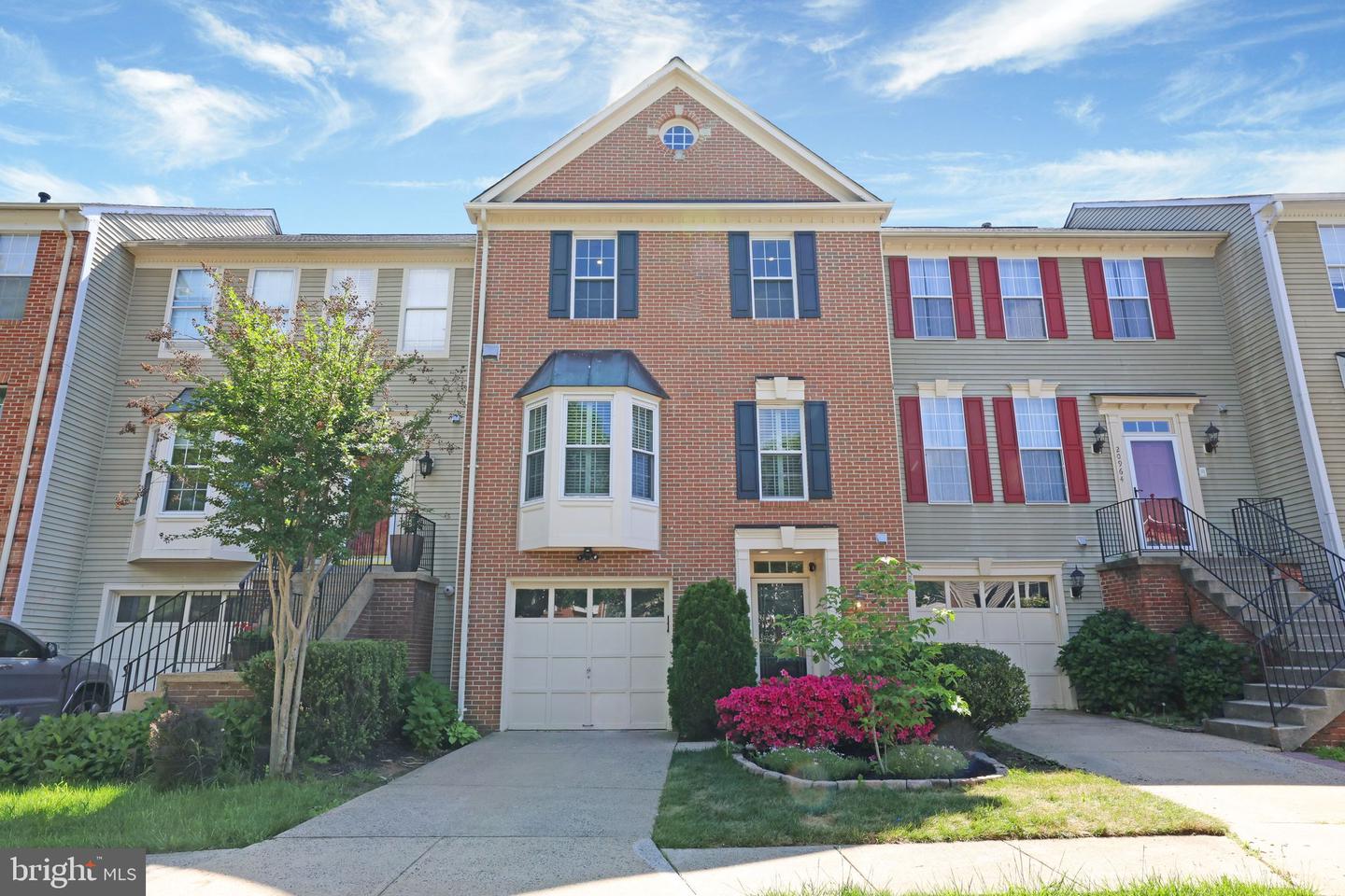 20962 MARTINGALE SQ, STERLING, Virginia 20165, 3 Bedrooms Bedrooms, ,2 BathroomsBathrooms,Residential,For sale,20962 MARTINGALE SQ,VALO2095470 MLS # VALO2095470