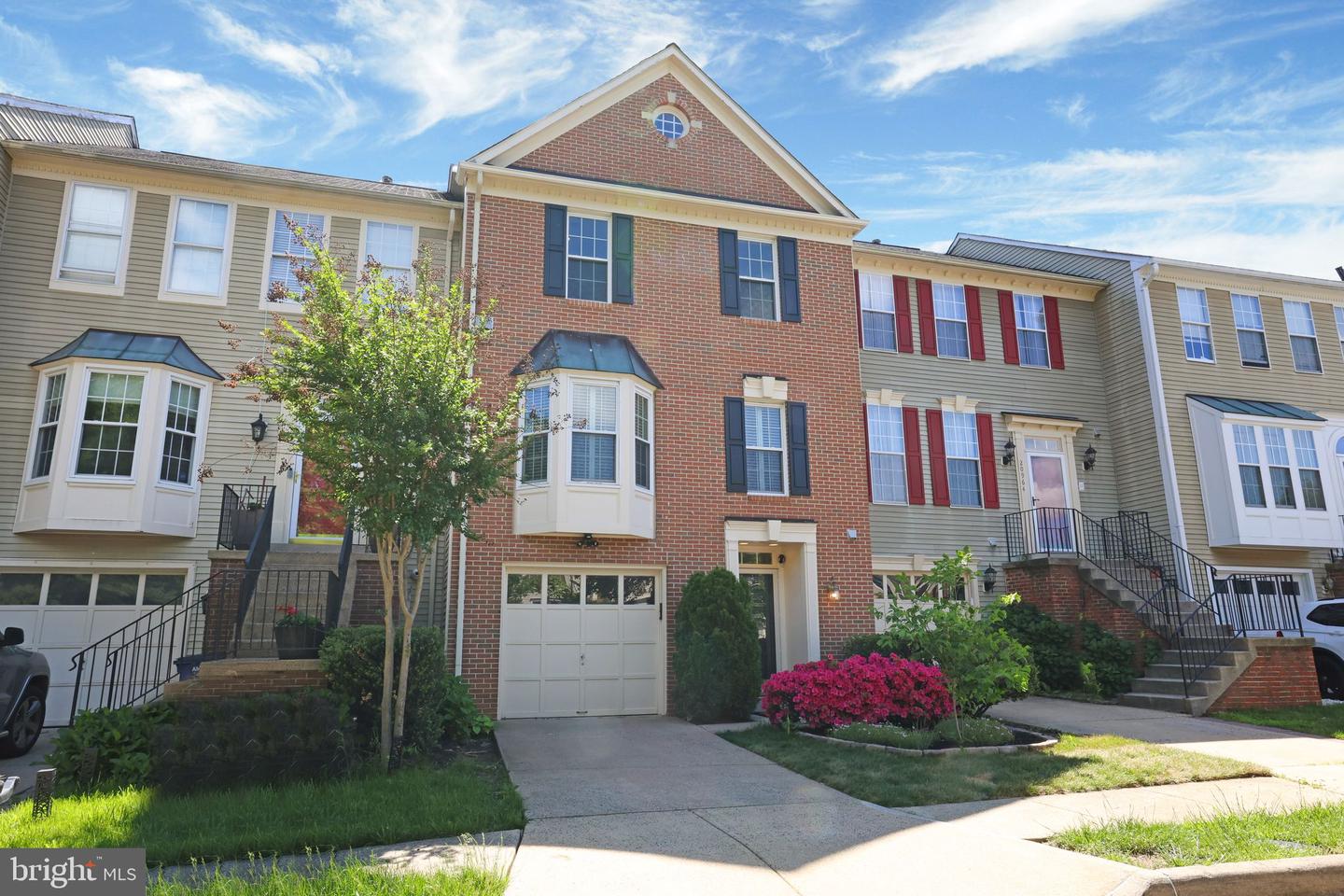 20962 MARTINGALE SQ, STERLING, Virginia 20165, 3 Bedrooms Bedrooms, ,2 BathroomsBathrooms,Residential,For sale,20962 MARTINGALE SQ,VALO2095470 MLS # VALO2095470