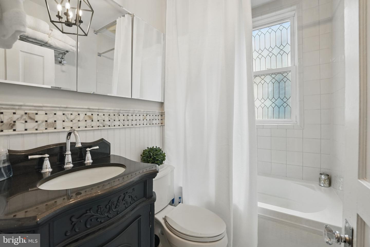 624 14TH ST NE, WASHINGTON, District Of Columbia 20002, 4 Bedrooms Bedrooms, ,3 BathroomsBathrooms,Residential,For sale,624 14TH ST NE,DCDC2198906 MLS # DCDC2198906