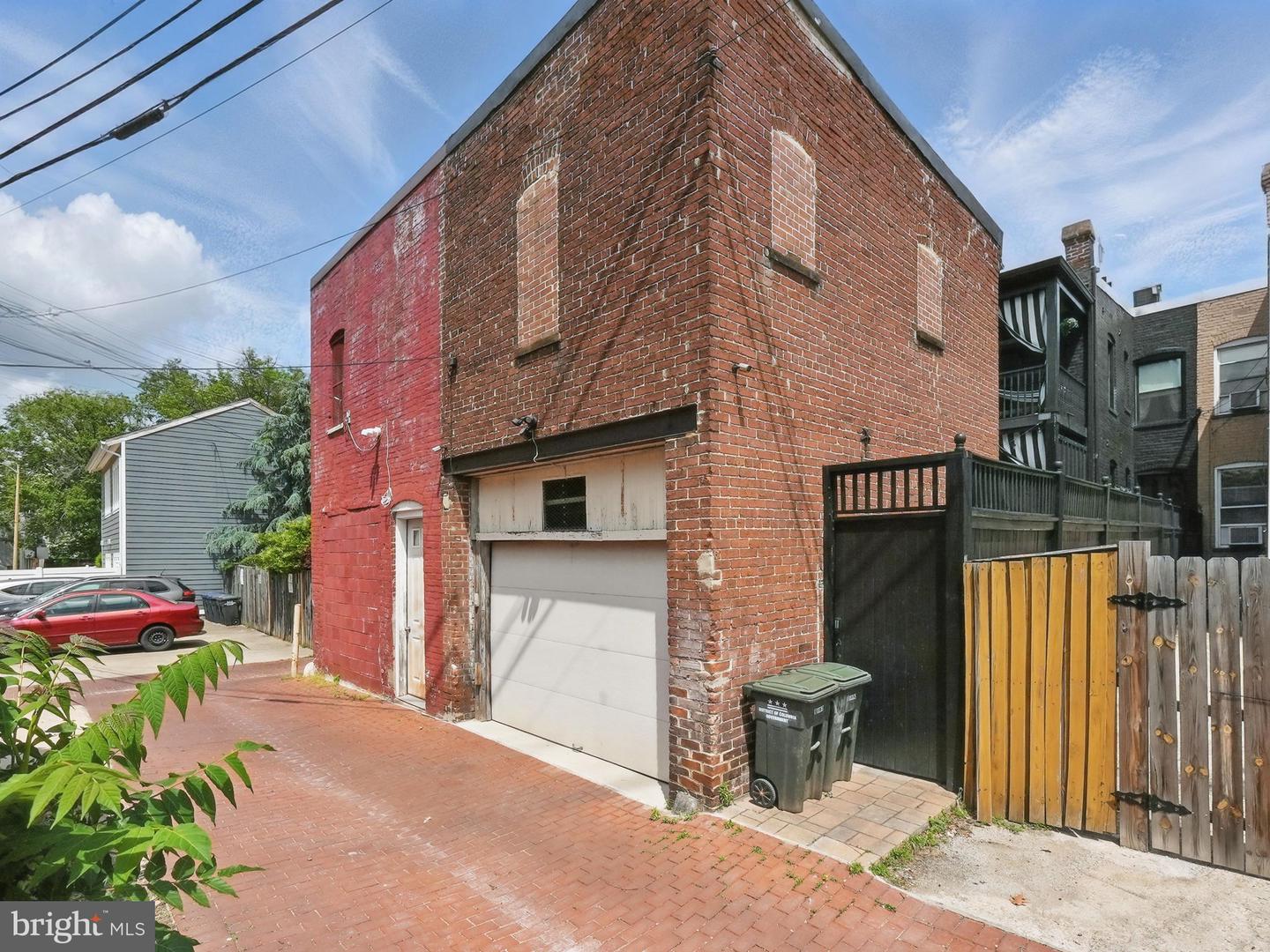 624 14TH ST NE, WASHINGTON, District Of Columbia 20002, 4 Bedrooms Bedrooms, ,3 BathroomsBathrooms,Residential,For sale,624 14TH ST NE,DCDC2198906 MLS # DCDC2198906