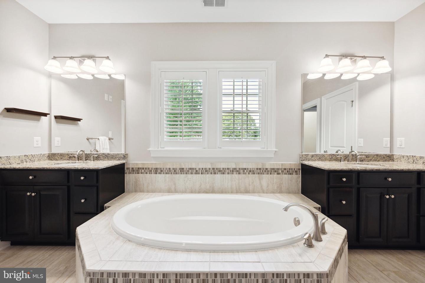 7578 GLEN POINTE CT, SPRINGFIELD, Virginia 22153, 5 Bedrooms Bedrooms, 20 Rooms Rooms,4 BathroomsBathrooms,Residential,For sale,7578 GLEN POINTE CT,VAFX2238568 MLS # VAFX2238568
