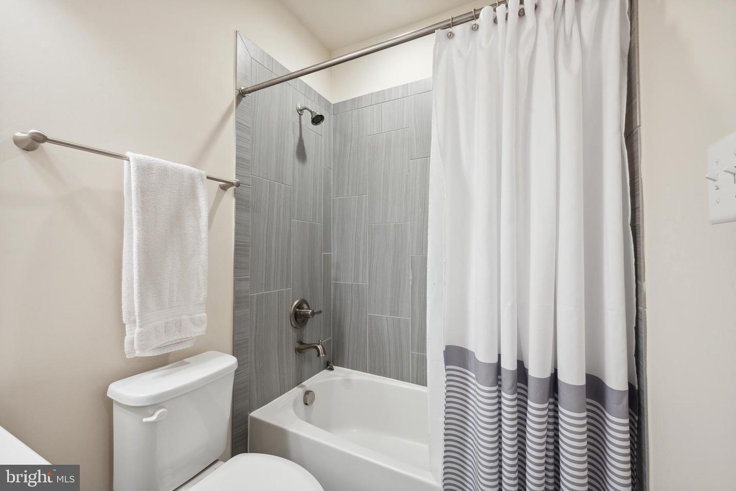 7578 GLEN POINTE CT, SPRINGFIELD, Virginia 22153, 5 Bedrooms Bedrooms, 20 Rooms Rooms,4 BathroomsBathrooms,Residential,For sale,7578 GLEN POINTE CT,VAFX2238568 MLS # VAFX2238568