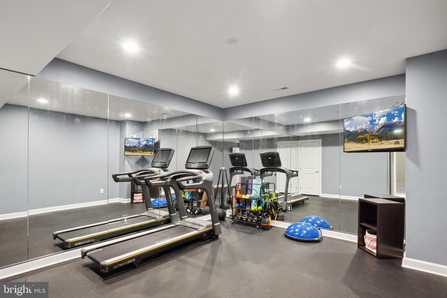7578 GLEN POINTE CT, SPRINGFIELD, Virginia 22153, 5 Bedrooms Bedrooms, 20 Rooms Rooms,4 BathroomsBathrooms,Residential,For sale,7578 GLEN POINTE CT,VAFX2238568 MLS # VAFX2238568
