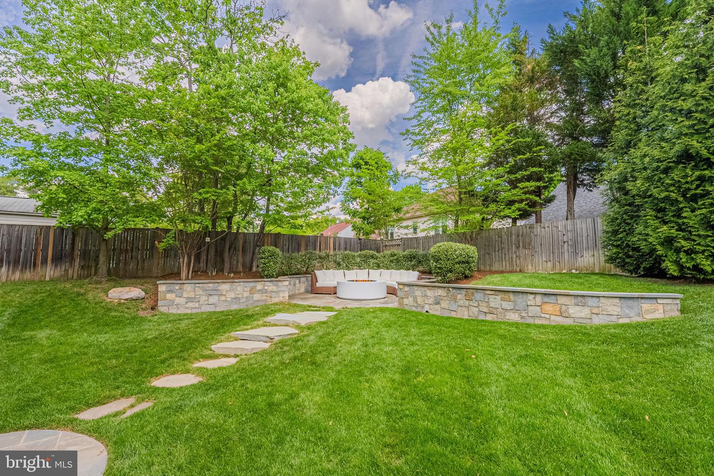 7578 GLEN POINTE CT, SPRINGFIELD, Virginia 22153, 5 Bedrooms Bedrooms, 20 Rooms Rooms,4 BathroomsBathrooms,Residential,For sale,7578 GLEN POINTE CT,VAFX2238568 MLS # VAFX2238568