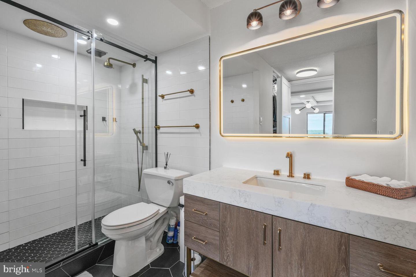 205 YOAKUM PKWY #1617, ALEXANDRIA, Virginia 22304, 2 Bedrooms Bedrooms, ,2 BathroomsBathrooms,Residential,For sale,205 YOAKUM PKWY #1617,VAAX2044894 MLS # VAAX2044894