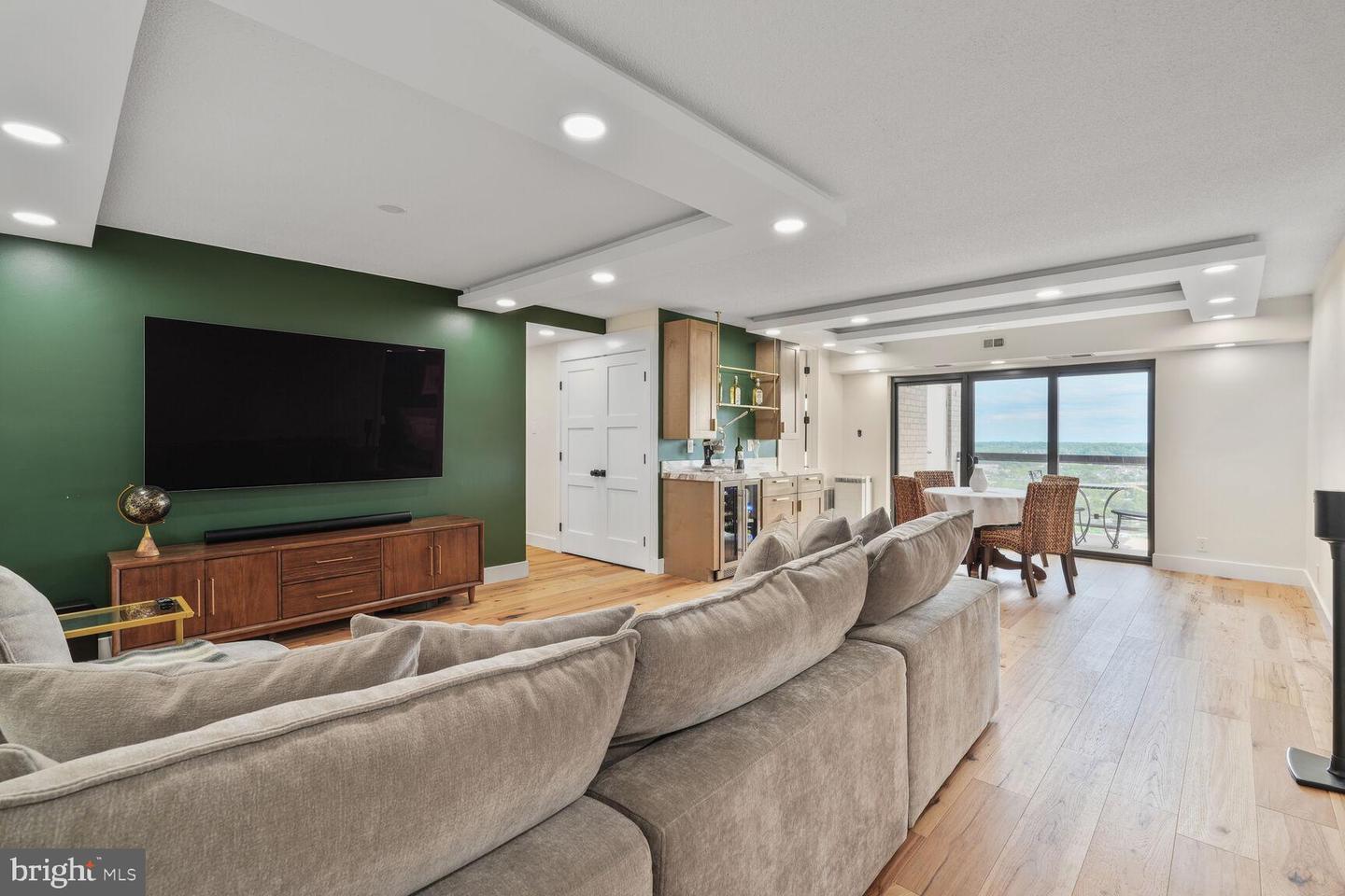 205 YOAKUM PKWY #1617, ALEXANDRIA, Virginia 22304, 2 Bedrooms Bedrooms, ,2 BathroomsBathrooms,Residential,For sale,205 YOAKUM PKWY #1617,VAAX2044894 MLS # VAAX2044894