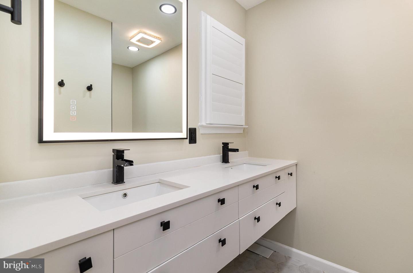 2001 SHENANDOAH RD, ALEXANDRIA, Virginia 22308, 3 Bedrooms Bedrooms, ,2 BathroomsBathrooms,Residential,For sale,2001 SHENANDOAH RD,VAFX2238302 MLS # VAFX2238302
