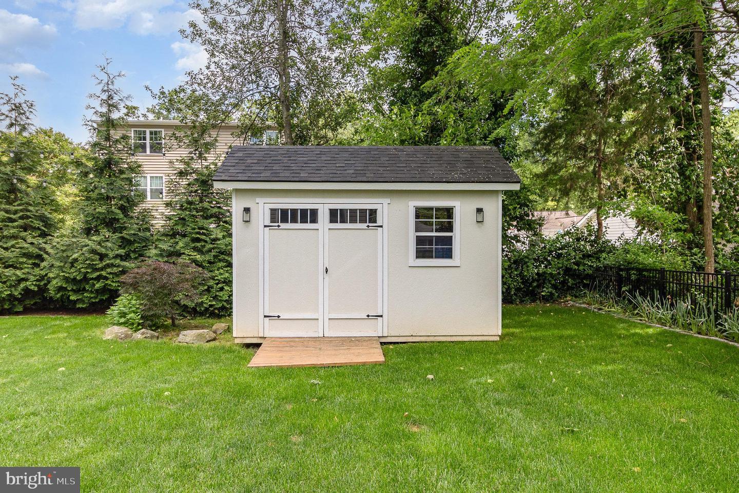 2001 SHENANDOAH RD, ALEXANDRIA, Virginia 22308, 3 Bedrooms Bedrooms, ,2 BathroomsBathrooms,Residential,For sale,2001 SHENANDOAH RD,VAFX2238302 MLS # VAFX2238302