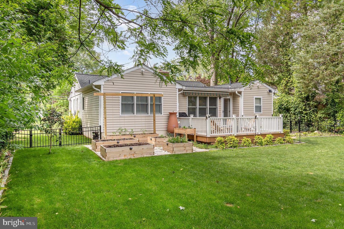2001 SHENANDOAH RD, ALEXANDRIA, Virginia 22308, 3 Bedrooms Bedrooms, ,2 BathroomsBathrooms,Residential,For sale,2001 SHENANDOAH RD,VAFX2238302 MLS # VAFX2238302