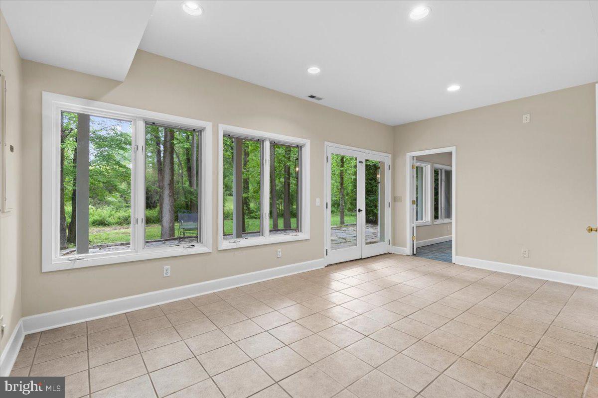 8122 STACEY RD, ALEXANDRIA, Virginia 22308, 5 Bedrooms Bedrooms, ,4 BathroomsBathrooms,Residential,For sale,8122 STACEY RD,VAFX2238430 MLS # VAFX2238430