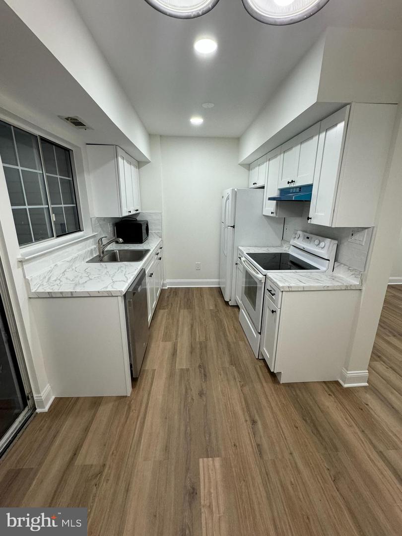 207 SAINT JOHNS SQ #207, STERLING, Virginia 20164, 2 Bedrooms Bedrooms, ,1 BathroomBathrooms,Residential,For sale,207 SAINT JOHNS SQ #207,VALO2095444 MLS # VALO2095444
