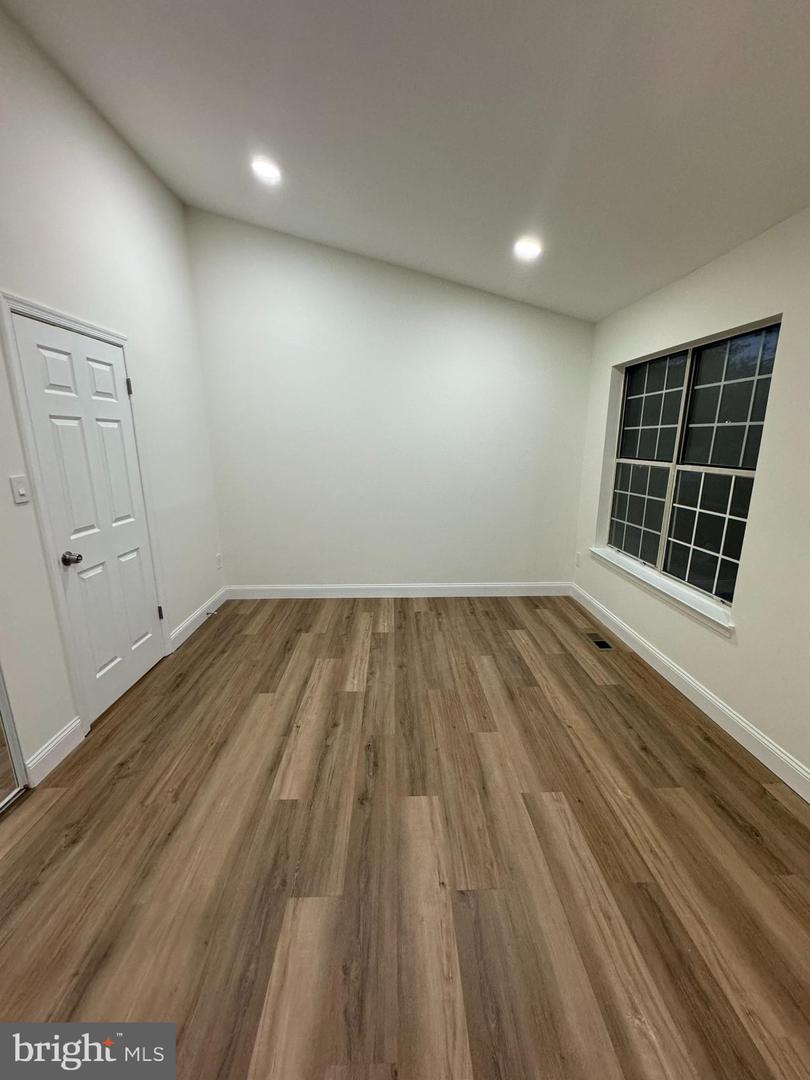 207 SAINT JOHNS SQ #207, STERLING, Virginia 20164, 2 Bedrooms Bedrooms, ,1 BathroomBathrooms,Residential,For sale,207 SAINT JOHNS SQ #207,VALO2095444 MLS # VALO2095444
