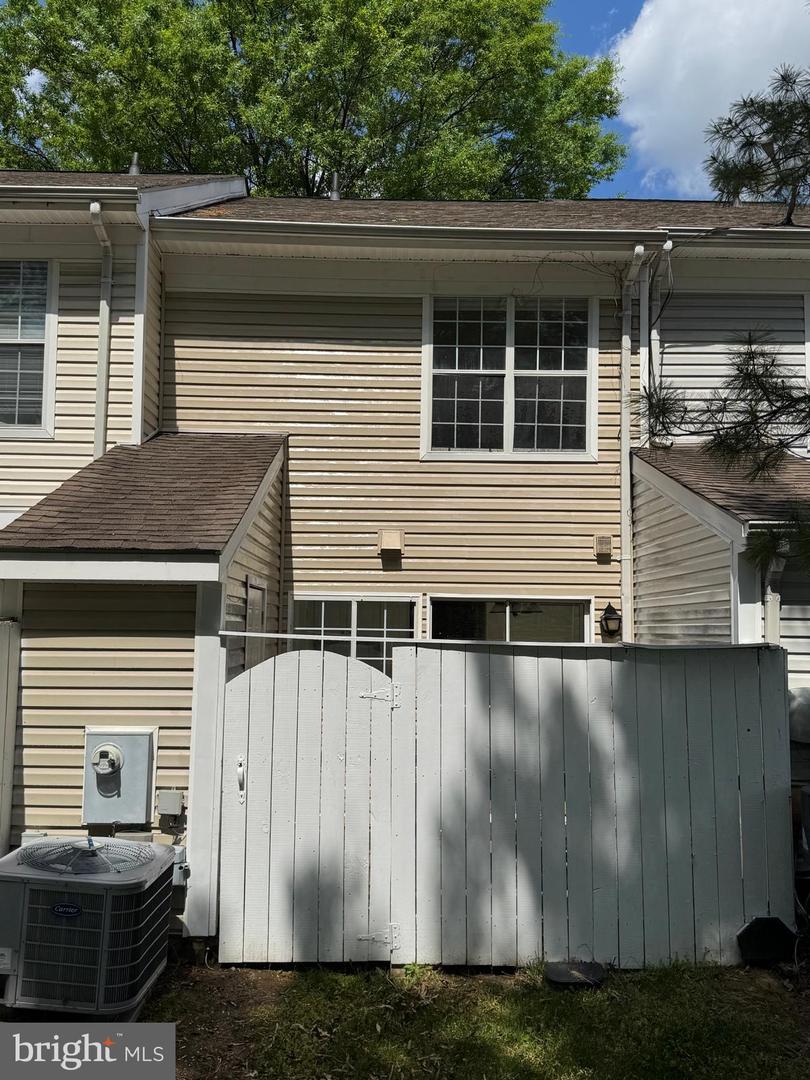 207 SAINT JOHNS SQ #207, STERLING, Virginia 20164, 2 Bedrooms Bedrooms, ,1 BathroomBathrooms,Residential,For sale,207 SAINT JOHNS SQ #207,VALO2095444 MLS # VALO2095444