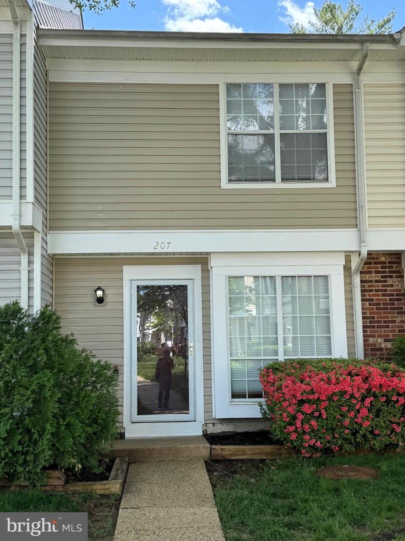 207 SAINT JOHNS SQ #207, STERLING, Virginia 20164, 2 Bedrooms Bedrooms, ,1 BathroomBathrooms,Residential,For sale,207 SAINT JOHNS SQ #207,VALO2095444 MLS # VALO2095444