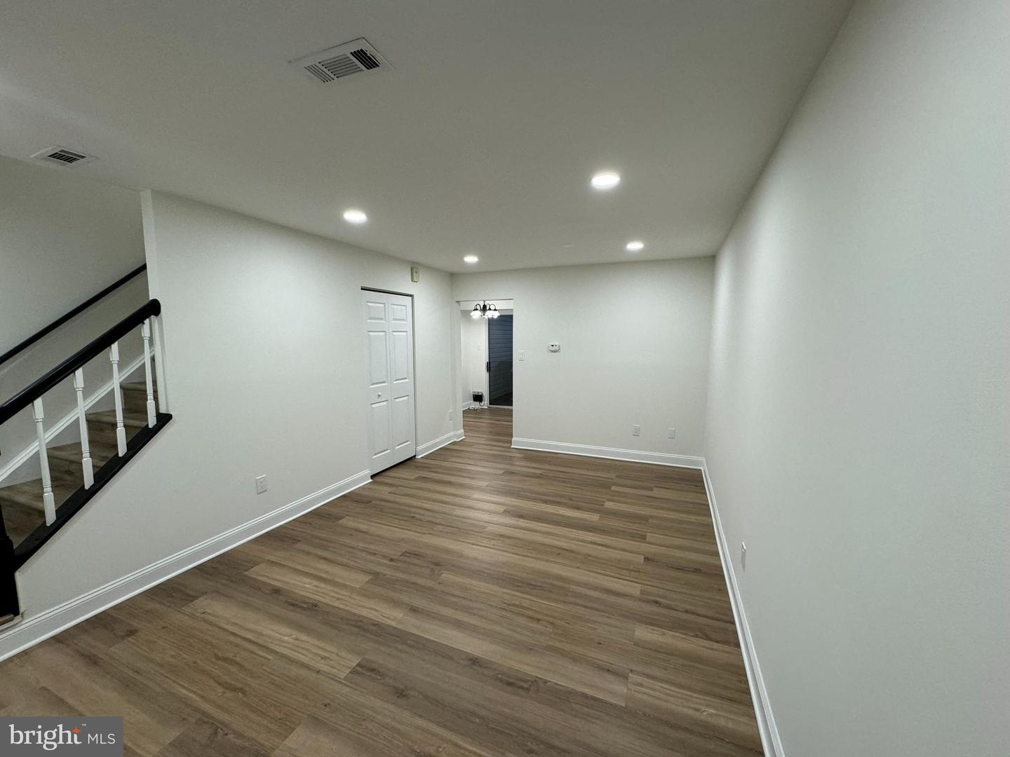 207 SAINT JOHNS SQ #207, STERLING, Virginia 20164, 2 Bedrooms Bedrooms, ,1 BathroomBathrooms,Residential,For sale,207 SAINT JOHNS SQ #207,VALO2095444 MLS # VALO2095444