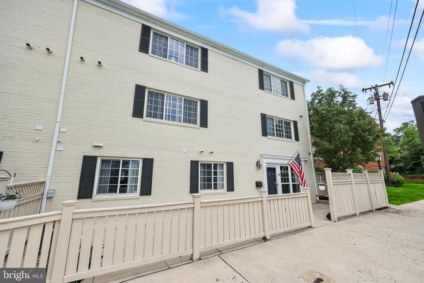 1521 N VAN DORN ST, ALEXANDRIA, Virginia 22304, 2 Bedrooms Bedrooms, ,2 BathroomsBathrooms,Residential,For sale,1521 N VAN DORN ST,VAAX2044882 MLS # VAAX2044882