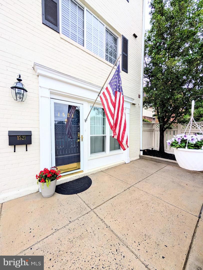 1521 N VAN DORN ST, ALEXANDRIA, Virginia 22304, 2 Bedrooms Bedrooms, ,2 BathroomsBathrooms,Residential,For sale,1521 N VAN DORN ST,VAAX2044882 MLS # VAAX2044882