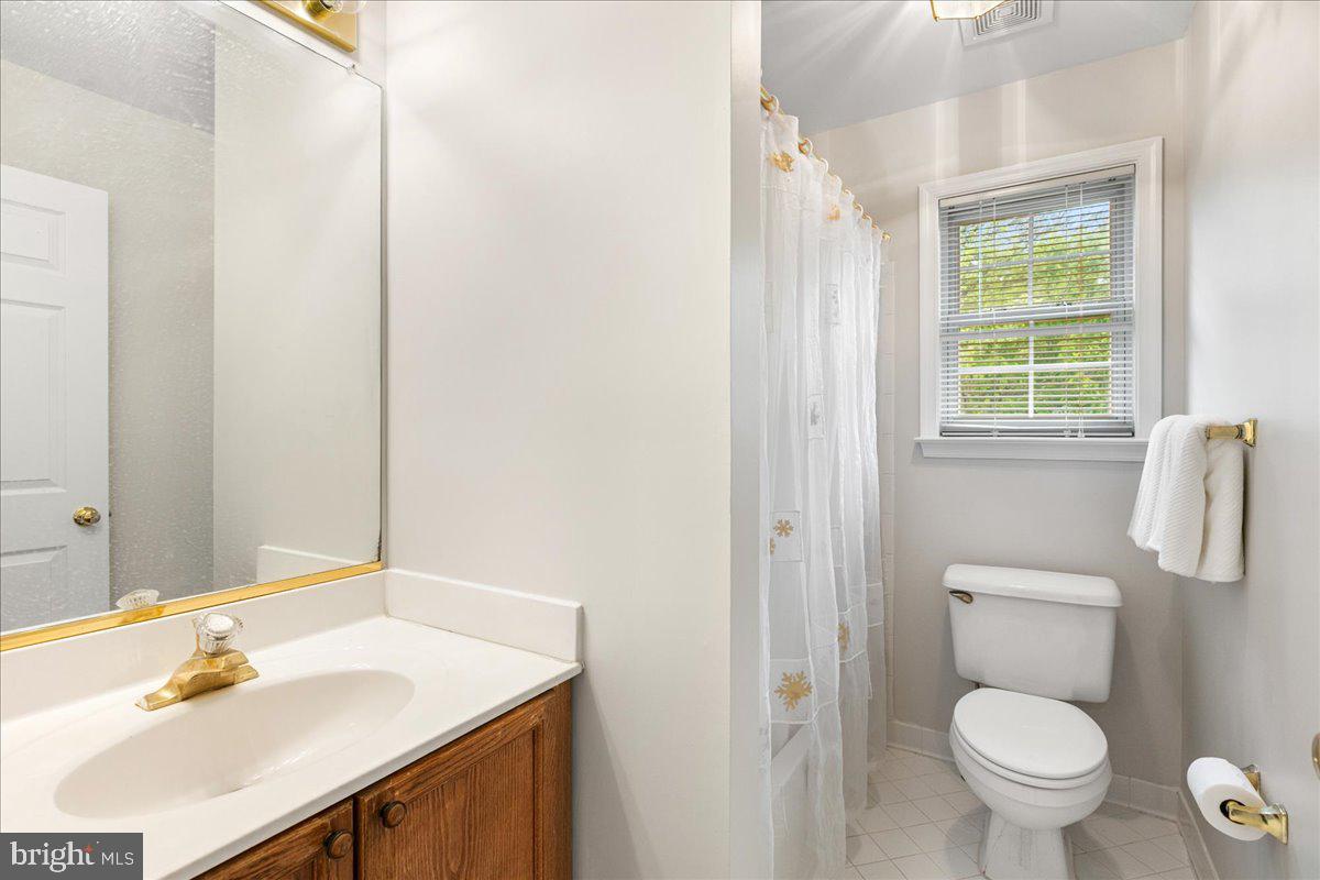 5387 WILLOW VALLEY RD, CLIFTON, Virginia 20124, 4 Bedrooms Bedrooms, ,3 BathroomsBathrooms,Residential,For sale,5387 WILLOW VALLEY RD,VAFX2238876 MLS # VAFX2238876