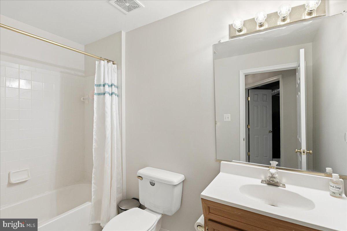 5387 WILLOW VALLEY RD, CLIFTON, Virginia 20124, 4 Bedrooms Bedrooms, ,3 BathroomsBathrooms,Residential,For sale,5387 WILLOW VALLEY RD,VAFX2238876 MLS # VAFX2238876