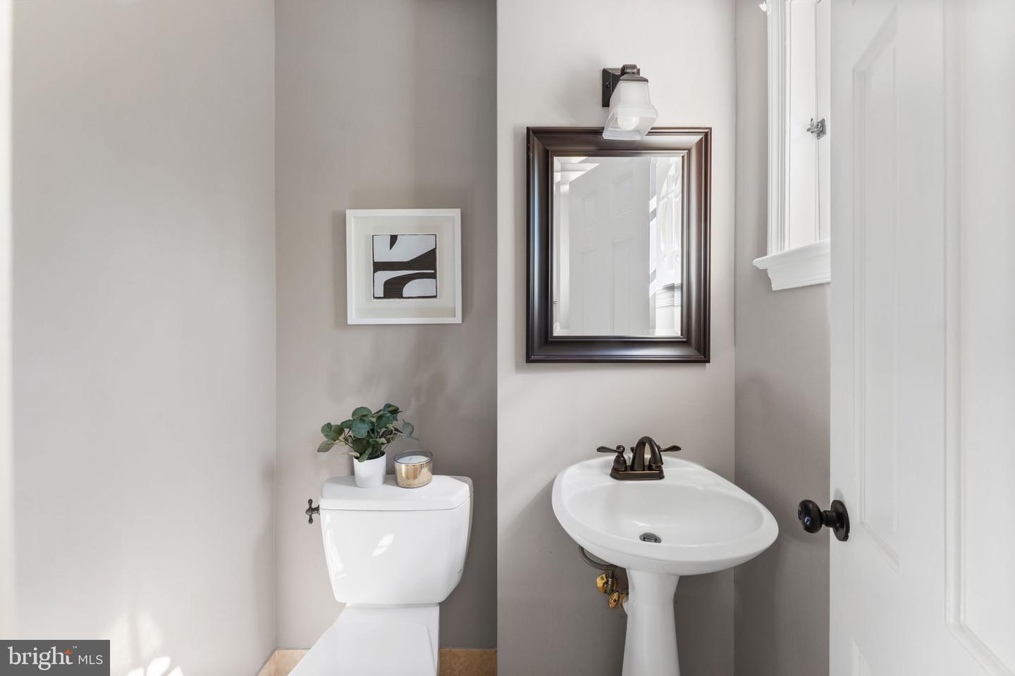 911 S LEE ST, ALEXANDRIA, Virginia 22314, 4 Bedrooms Bedrooms, ,3 BathroomsBathrooms,Residential,For sale,911 S LEE ST,VAAX2045012 MLS # VAAX2045012