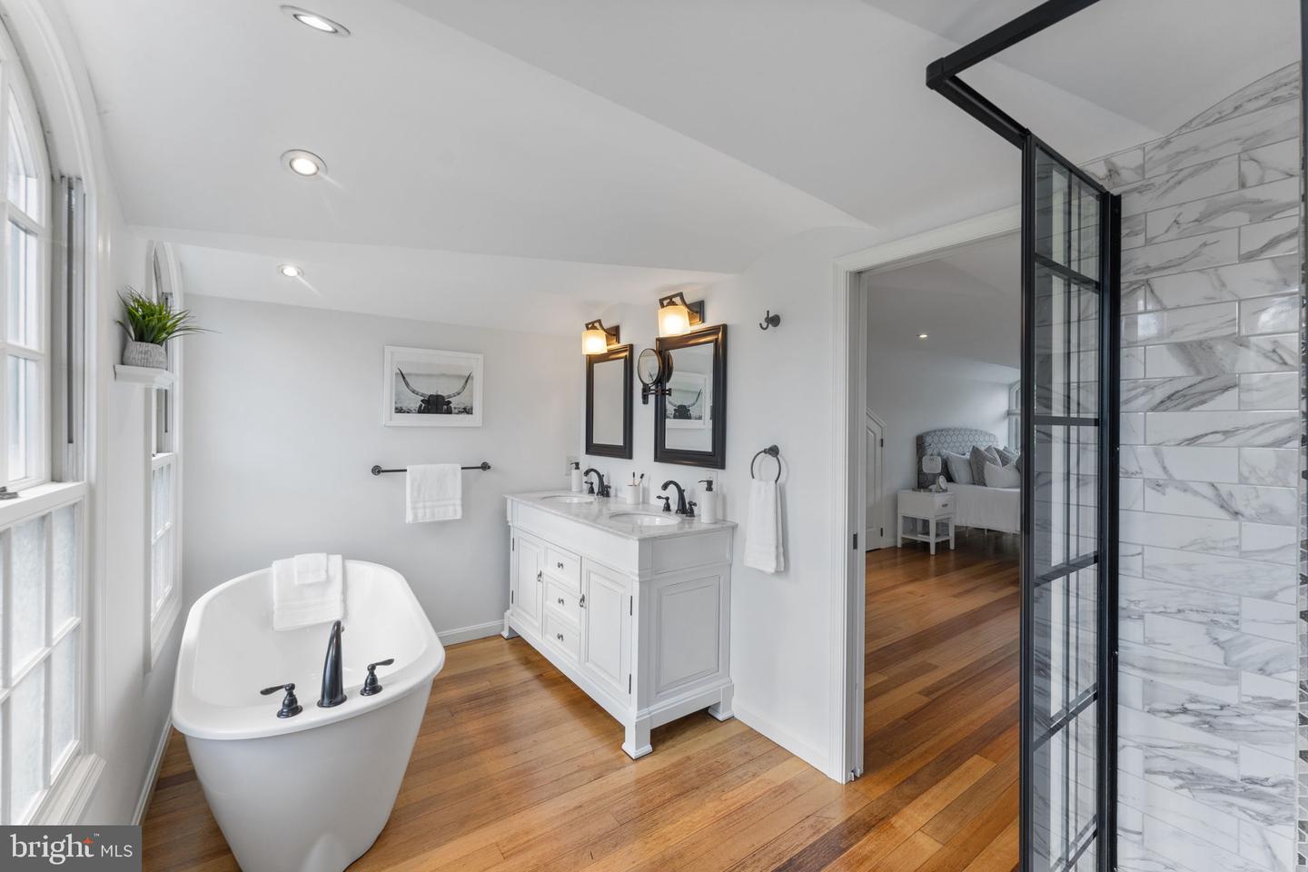 911 S LEE ST, ALEXANDRIA, Virginia 22314, 4 Bedrooms Bedrooms, ,3 BathroomsBathrooms,Residential,For sale,911 S LEE ST,VAAX2045012 MLS # VAAX2045012