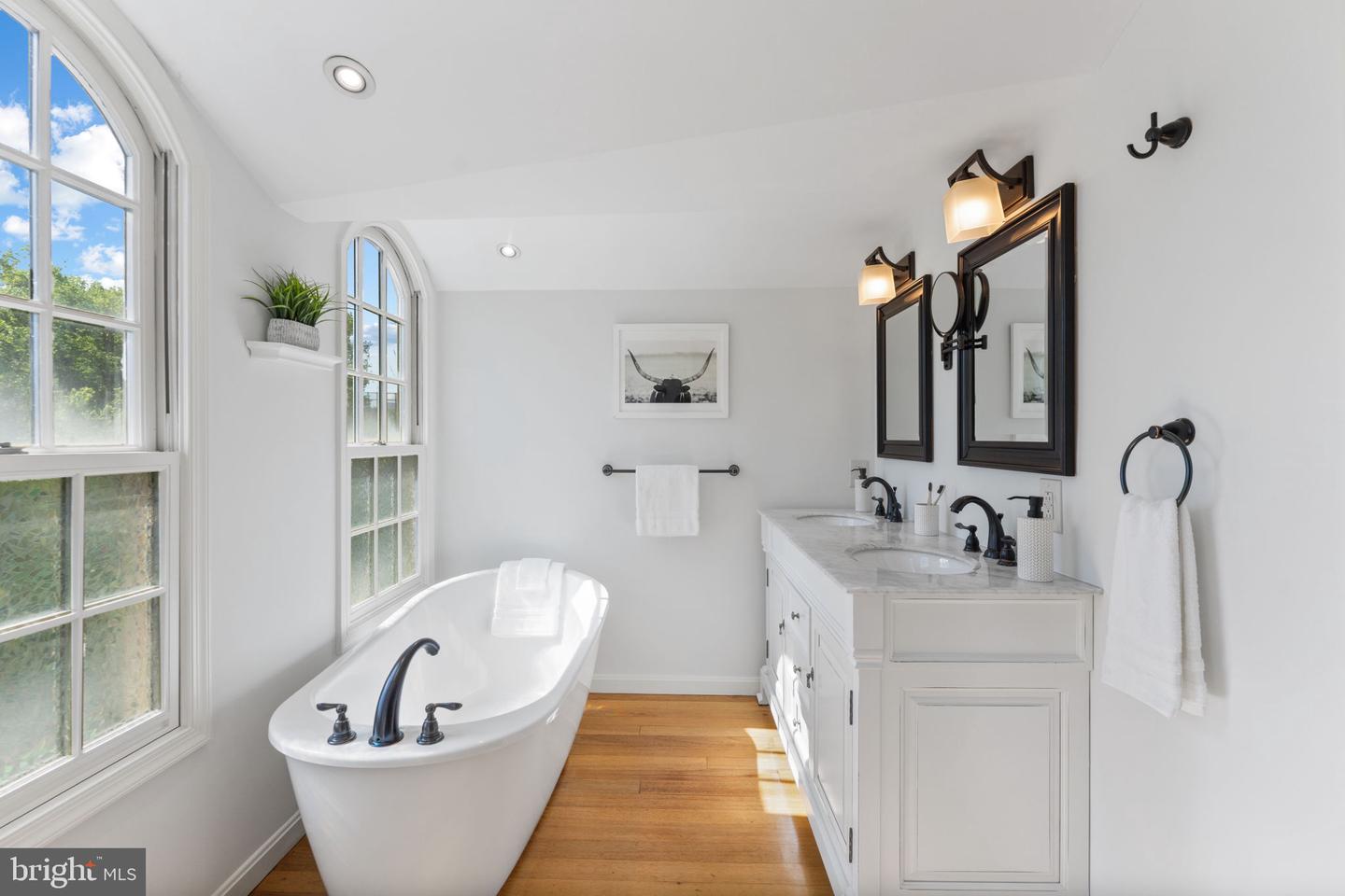 911 S LEE ST, ALEXANDRIA, Virginia 22314, 4 Bedrooms Bedrooms, ,3 BathroomsBathrooms,Residential,For sale,911 S LEE ST,VAAX2045012 MLS # VAAX2045012