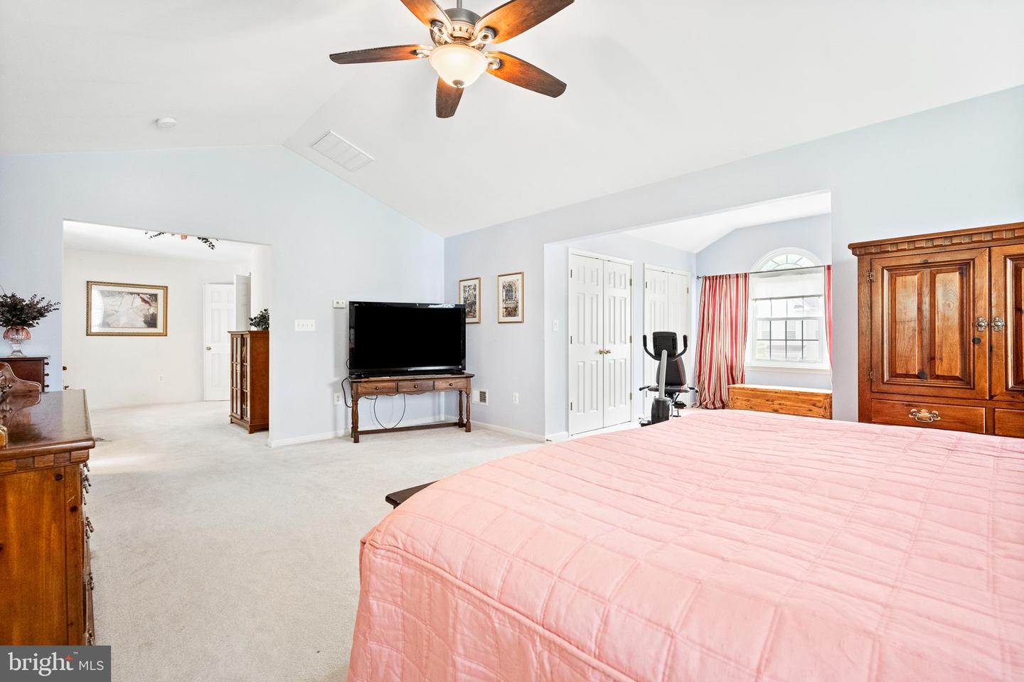 17226 GREENWOOD DR, ROUND HILL, Virginia 20141, 4 Bedrooms Bedrooms, ,2 BathroomsBathrooms,Residential,For sale,17226 GREENWOOD DR,VALO2095572 MLS # VALO2095572