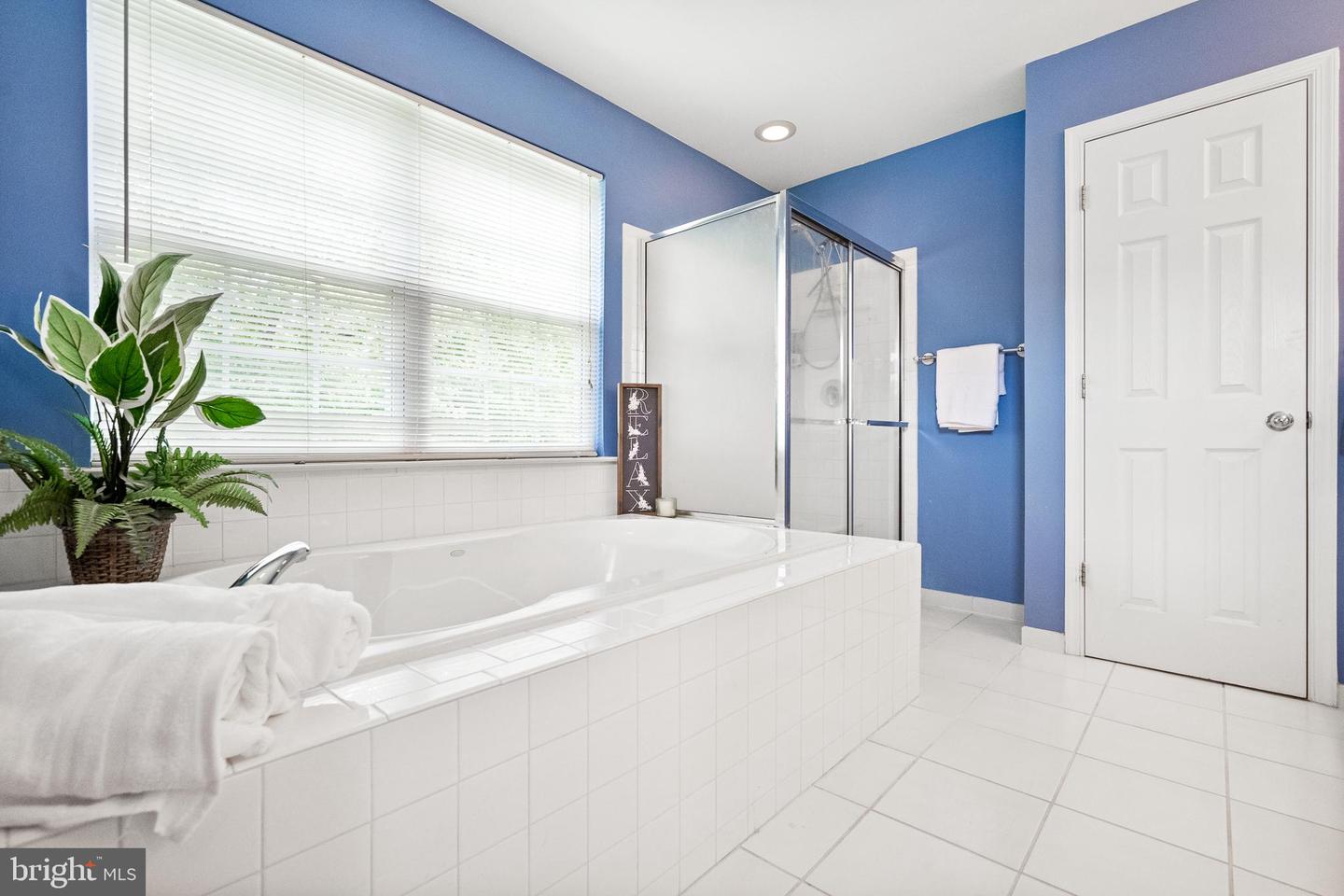 17226 GREENWOOD DR, ROUND HILL, Virginia 20141, 4 Bedrooms Bedrooms, ,2 BathroomsBathrooms,Residential,For sale,17226 GREENWOOD DR,VALO2095572 MLS # VALO2095572