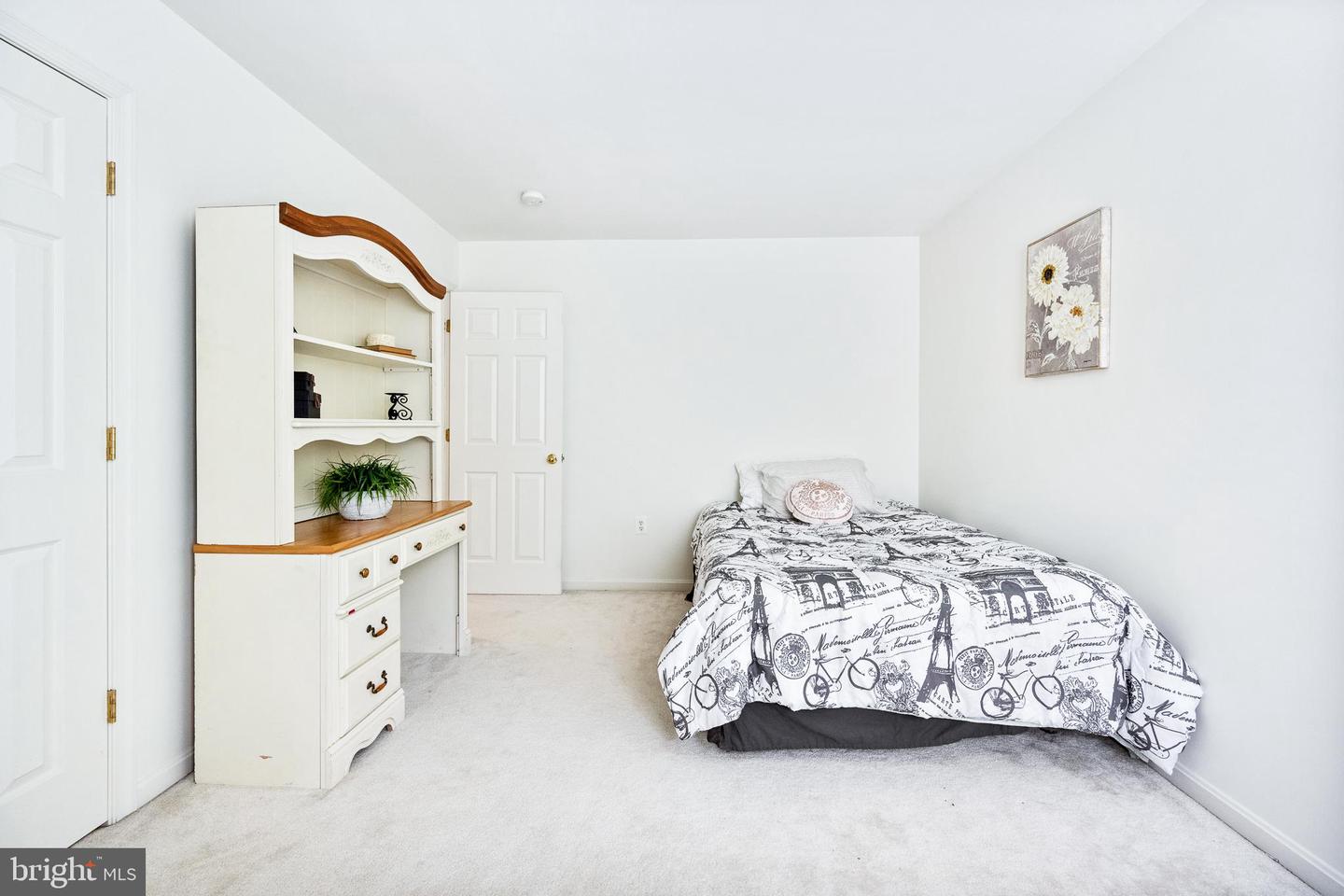17226 GREENWOOD DR, ROUND HILL, Virginia 20141, 4 Bedrooms Bedrooms, ,2 BathroomsBathrooms,Residential,For sale,17226 GREENWOOD DR,VALO2095572 MLS # VALO2095572
